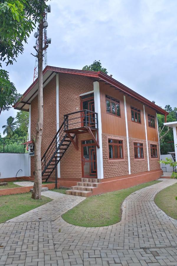 Hôtel Tepraas Sigirîya Extérieur photo